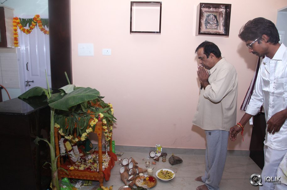 Celebrities-at-Dhanraj-House-Warming-Function